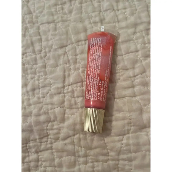 RARE BATH & BODY WORKS LIPLICIOUS TASTY LIP COLOR CUPCAKES STRAWBERRY - Picture 2 of 3